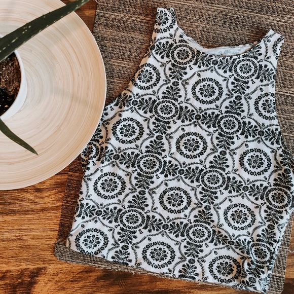 Abercrombie & Fitch Tops - Abercrombie & Fitch Cropped Tank Top